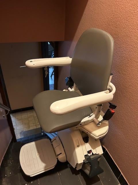 Traplift, Ophalen, Zo goed als nieuw, Recht