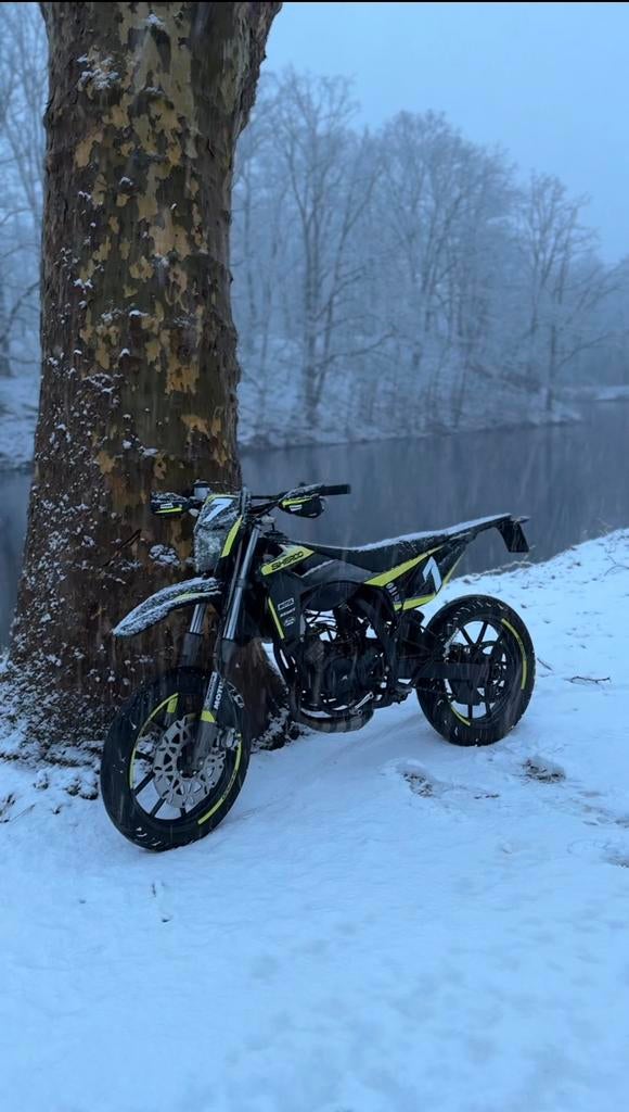 Sherco smr 50 kan ook ruilen lees beschrijving maar 3500 km, Vélos & Vélomoteurs, Cyclomoteurs | Cyclomoteurs de cross, Comme neuf