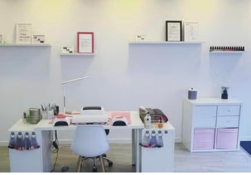 Te huur: Werkruimte in kapsalon – ideal beautyprofessional, Articles professionnels, Immobilier d'entreprise