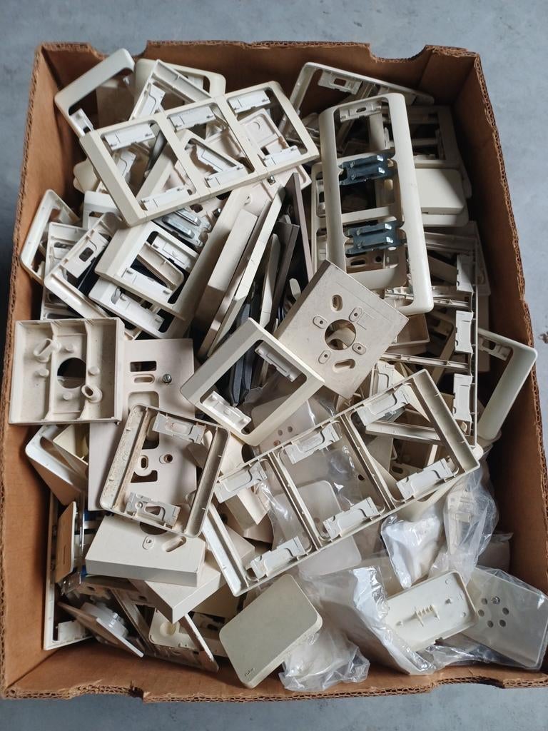 Plaques de protection Niko, ancienne série, Enlèvement ou Envoi