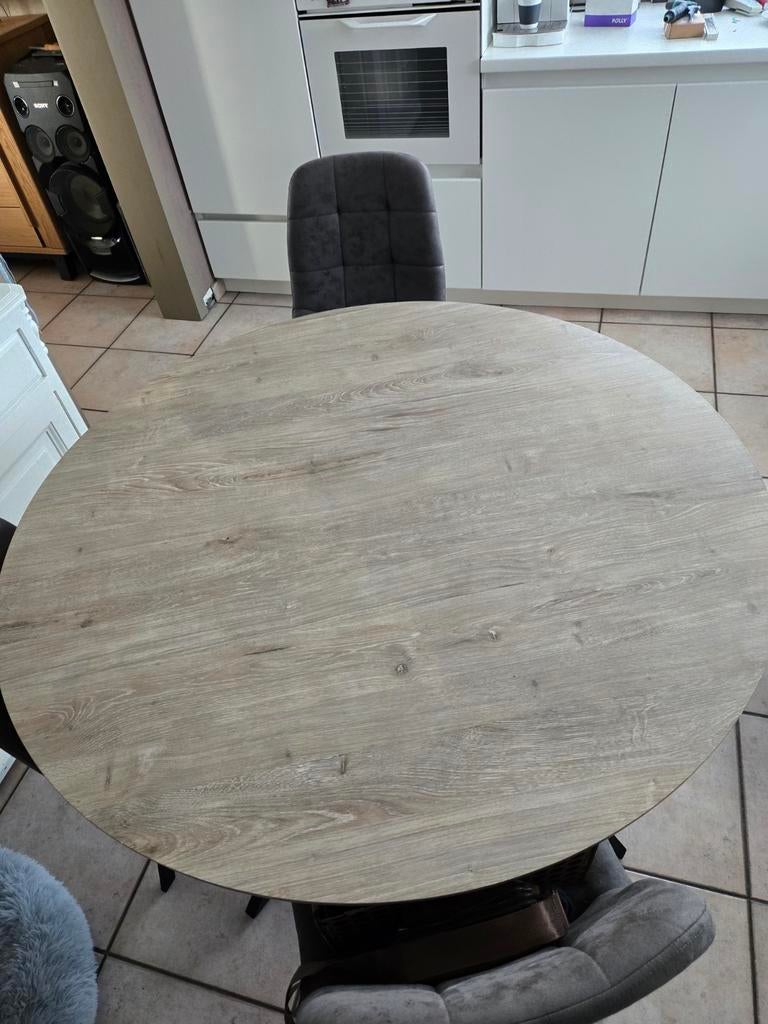 Ronde tafel met houtstructuur en zwarte poten, Huis en Inrichting, Tafels | Eettafels, Ophalen
