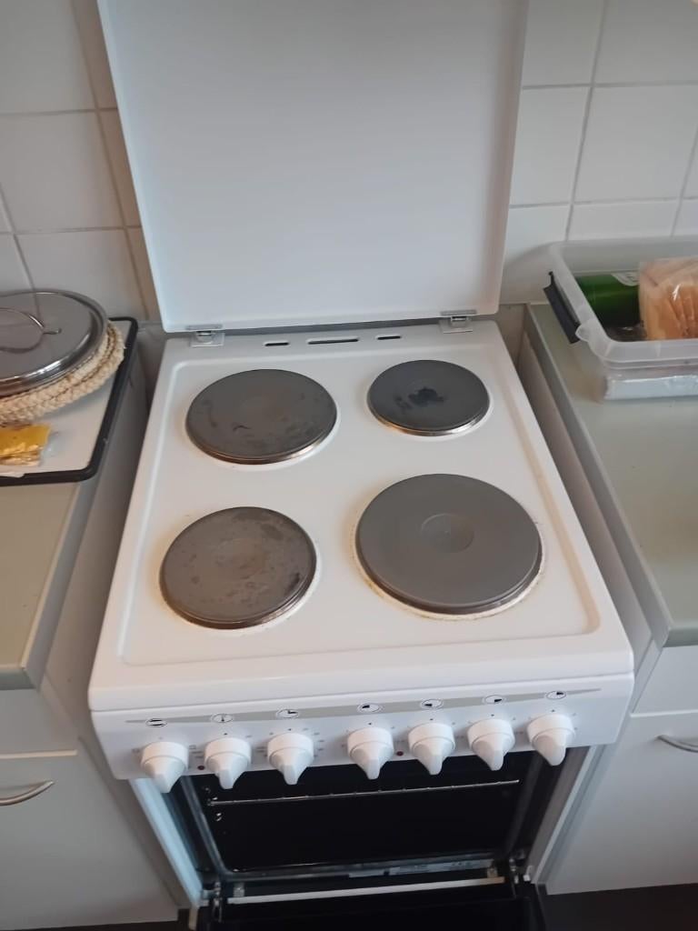 Elektrische fornuis, Ophalen, Gebruikt, 4 kookzones, 90 tot 95 cm