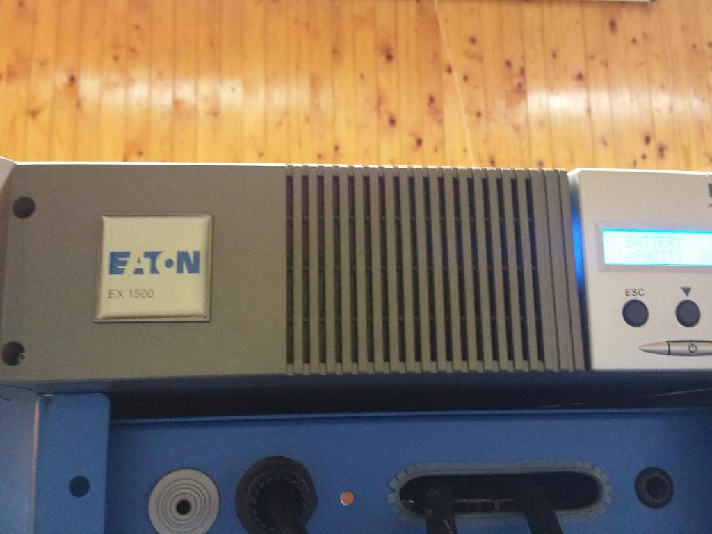 UPS Eaton EX1500 rack/tower, Enlèvement, Comme neuf