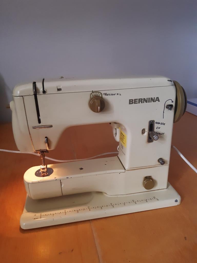 Machine à coudre, Hobby & Loisirs créatifs, Machines à coudre & Accessoires, Enlèvement, Machine à coudre, Bernina
