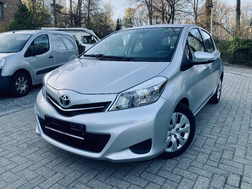 Toyota Yaris 1300 vtt i , 12000 km !!!!, Autos, Entreprise, Entretenue par le concessionnaire, 5 portes, Automatique