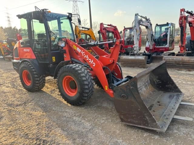 kniklader Kubota R070, Ophalen, Wiellader of Shovel