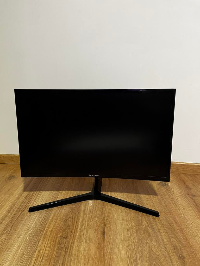 Samsung 24” Curved Gaming Monitor (CRG5/C24RG50FQU), Gaming, HDMI, 1 à 2 ms, Connexion casque