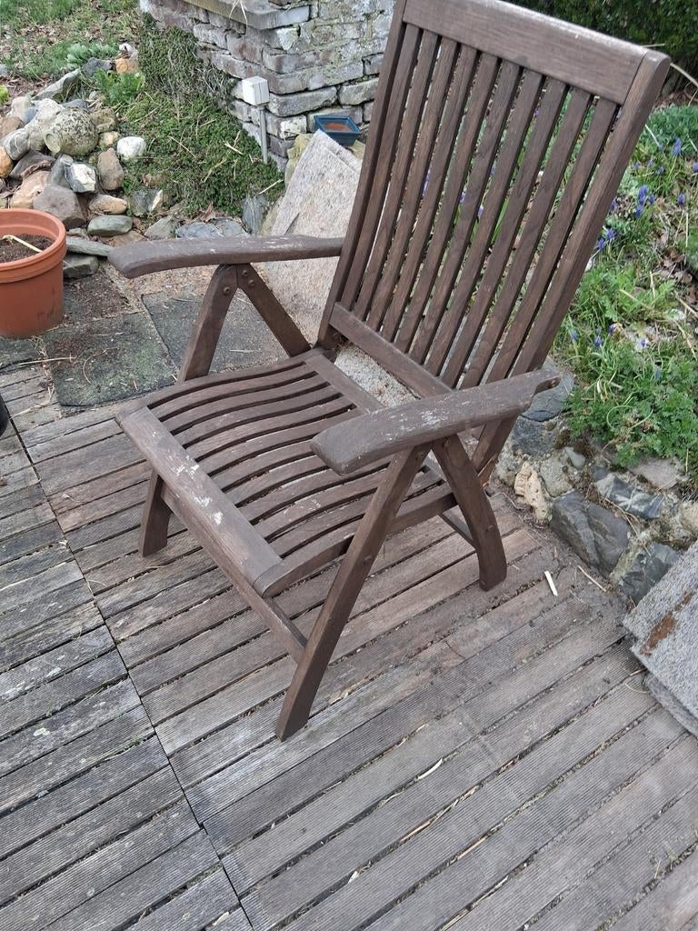 Récupération gratuite de chaises de jardin en bois dur, Enlèvement