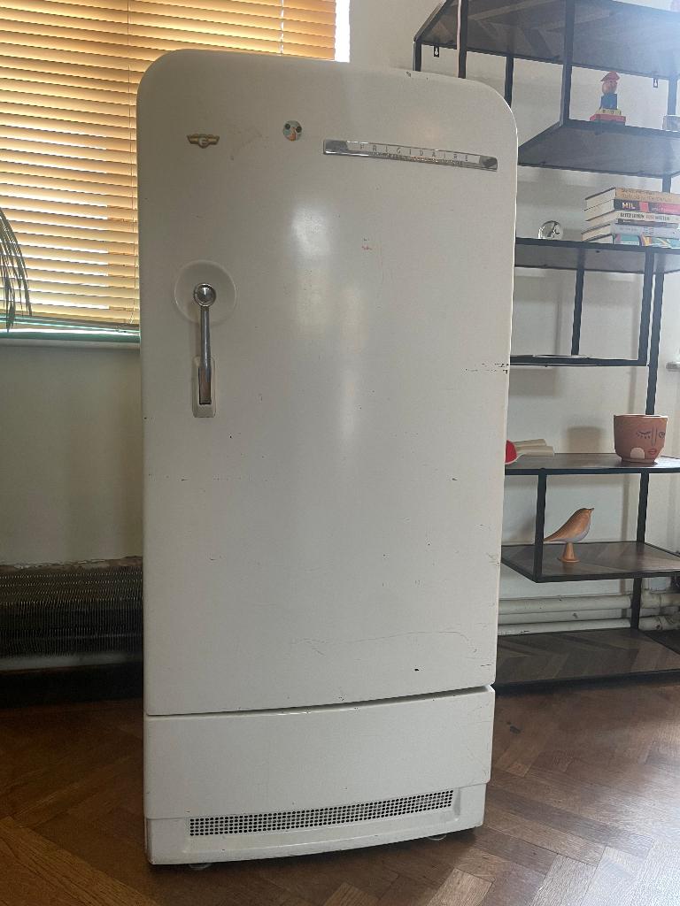 Zeldzame retro ijskast merk Frigidaire goede staat, Antiek en Kunst, Curiosa en Brocante, Ophalen