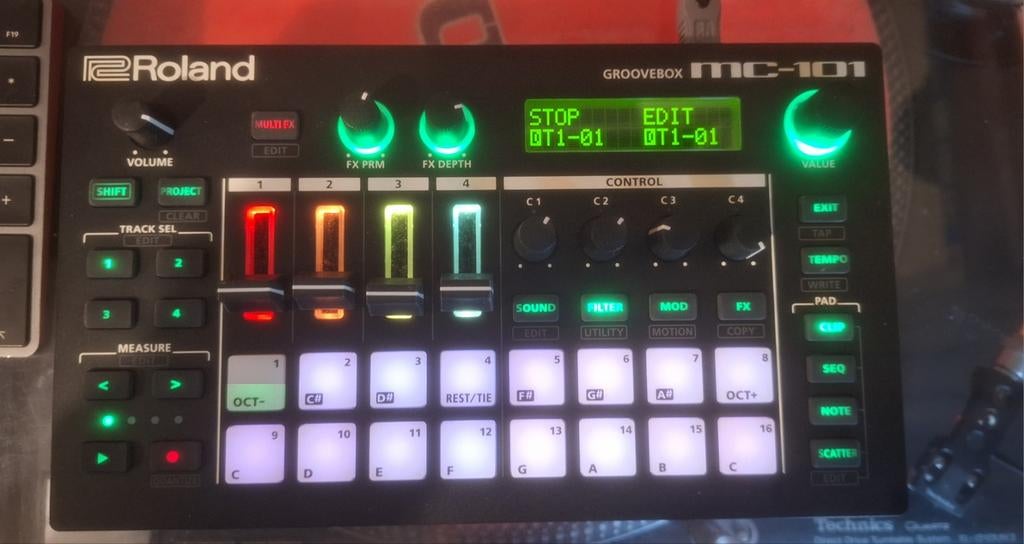 Roland MC-101 Groovebox, Ophalen of Verzenden, Zo goed als nieuw, Roland