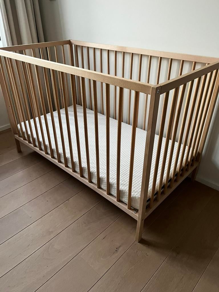 Houten babybed met Aerosleep matras, Kinderen en Baby's, Babywiegjes en Ledikanten, Ophalen, Gebruikt