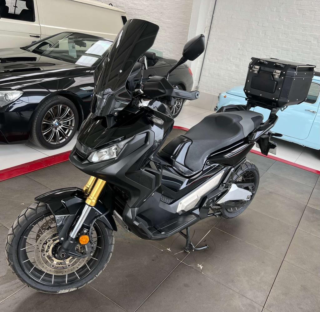 Honda X-ADV AKRAPOVIC 7000KMS GAR 12M (bj 2018), Motoren, Scooter, 745 cc, Bedrijf, Meer dan 35 kW