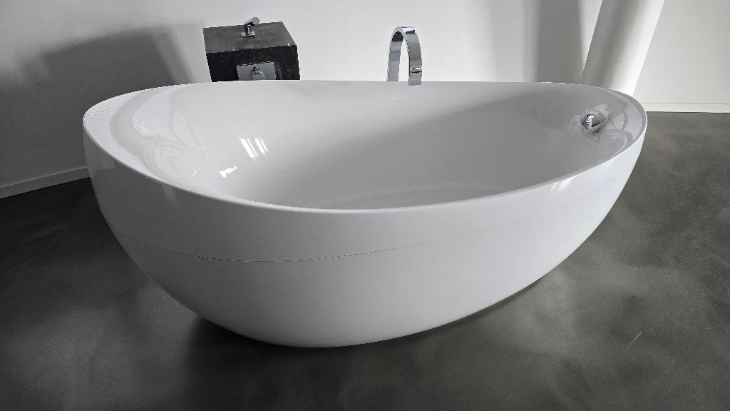 Villeroy & Boch Aveo New Generation vrijstaand bad, Ophalen, Zo goed als nieuw, Bad