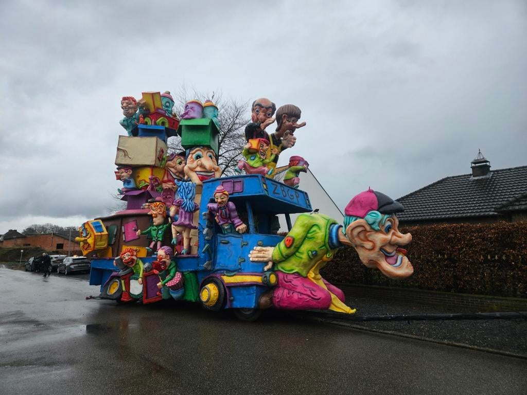 Polyesteren carnavalswagen verhuis/pakjesdienst, Ophalen