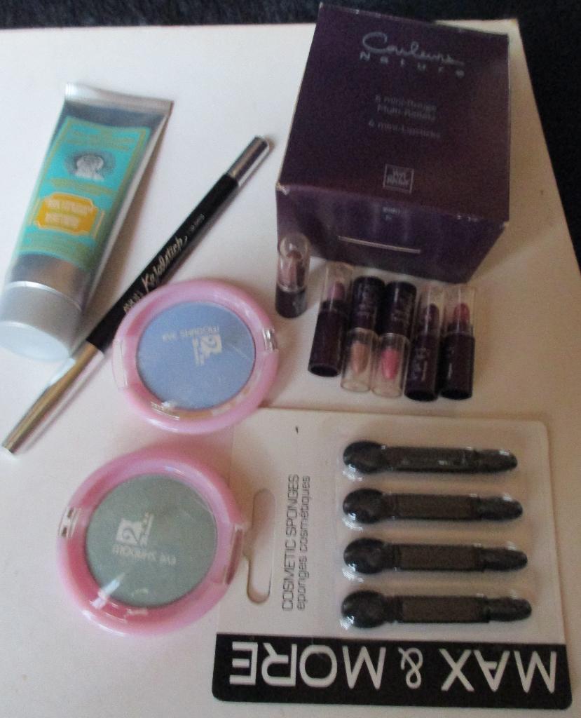 Make- Up , oogschaduw, lipstickjes , potlood enz.., Handtassen en Accessoires, Uiterlijk | Cosmetica en Make-up, Ophalen of Verzenden