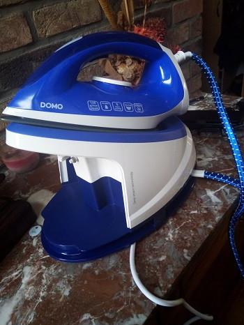 centrale vapeur Domo 2 utilisations LIRE 45€, Enlèvement, Neuf, Fer à repasser avec cordon