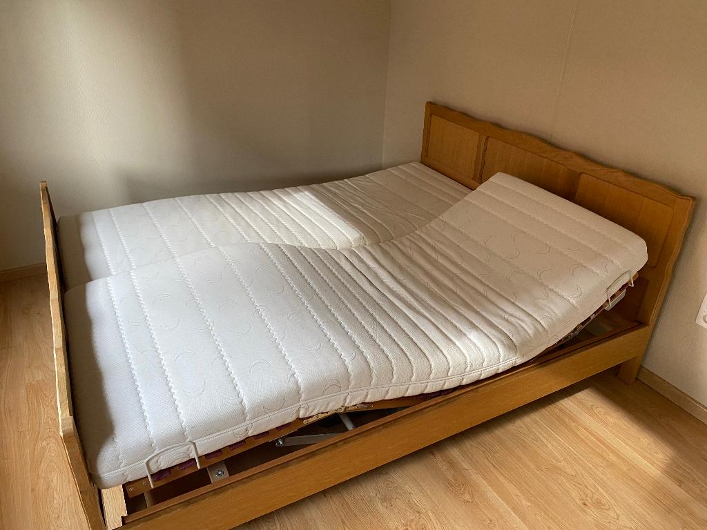 Bed 160 x 200 met verstelbare lattenbodem, Huis en Inrichting, Slaapkamer | Bedden, Ophalen, Overige kleuren, Klassiek, Tweepersoons