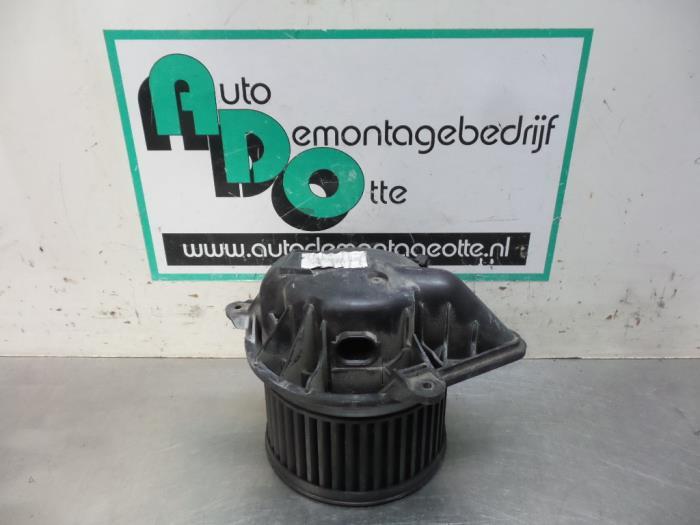 Kachel Ventilatiemotor van een Opel Vivaro (Vivaro 01-), Auto-onderdelen, Gebruikt, -, -, Opel