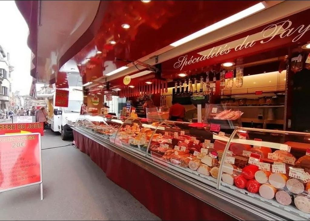 Camion Scania + magasin contenair : prix sacrifié !!!