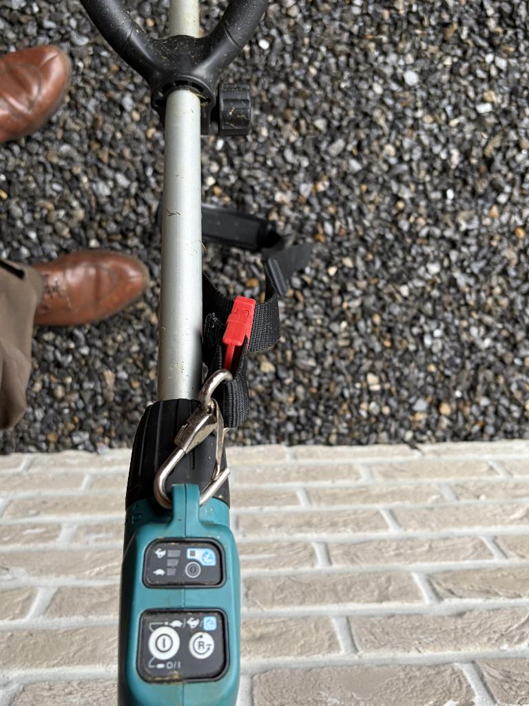 Coupe-bordure Makita DUR 189Z, Tuin en Terras, Grastrimmers, Ophalen, Accu, Zo goed als nieuw, Makita