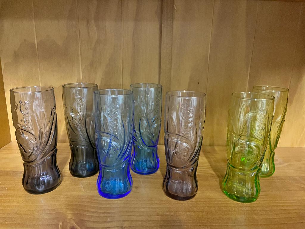 Coca Cola glazen 7 stuks verschillende kleuren, zelfde soort, Verzamelen, Ophalen, Nieuw, Frisdrankglas