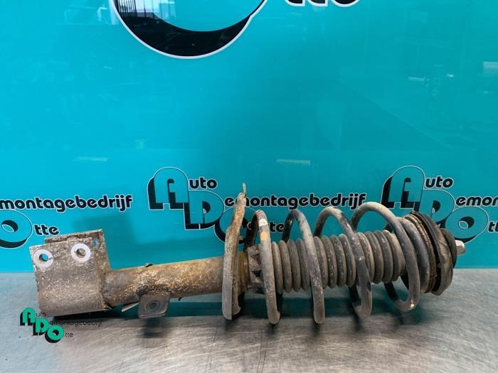 Barre amortisseur avant gauche d'un Peugeot 308 (308 08-), Autos : Pièces & Accessoires, Suspension & Châssis, Peugeot, Utilisé