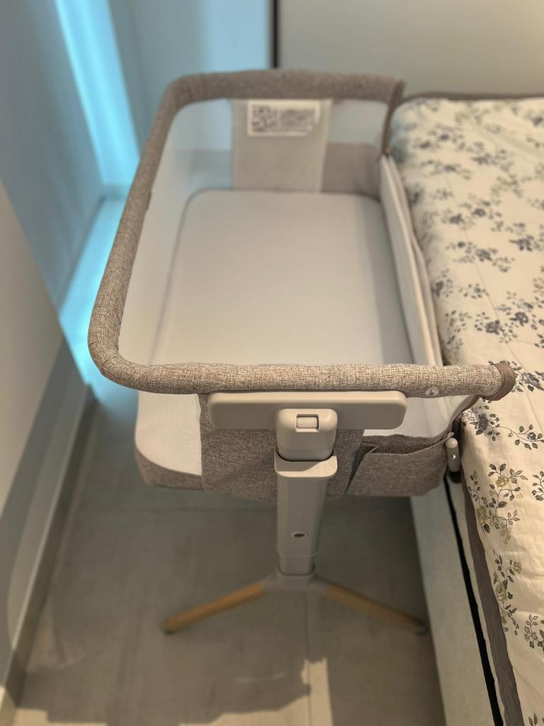 Lit bebe Chicco Gris clair, Enfants & Bébés, Berceaux & Lits, Comme neuf, Lit, Enlèvement