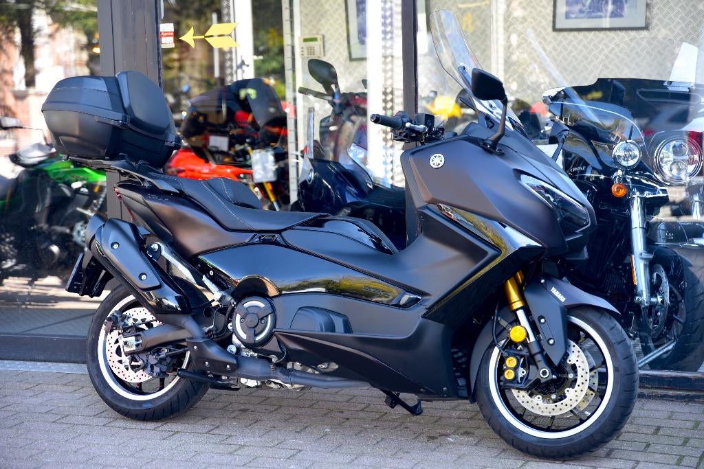 YAMAHA TMAX 560 TECH MAX ***MOTOVERTE.BE***, Motos, Motos | Yamaha, Poignées chauffantes, Scooter, Entreprise, Occasion