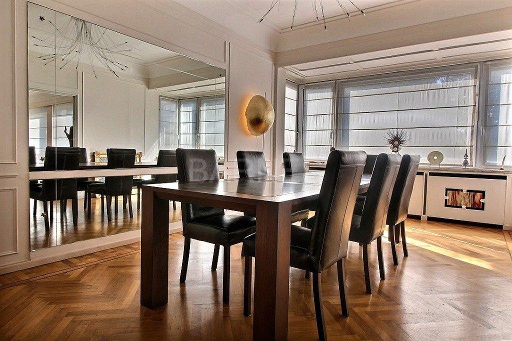 Très grande table pour salle à manger, Maison & Meubles, Enlèvement, Utilisé, Moderne chic, 6 à 8 chaises