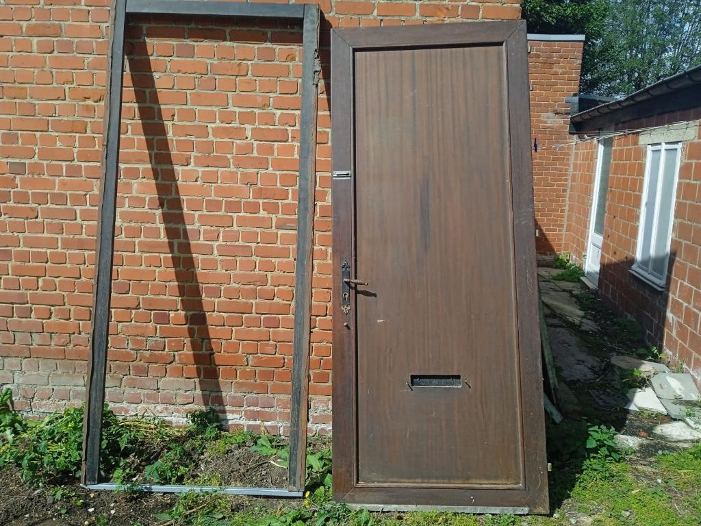 Porte d’extérieur en bois tres solide, 75 à 150 cm, Enlèvement, Utilisé, Bois