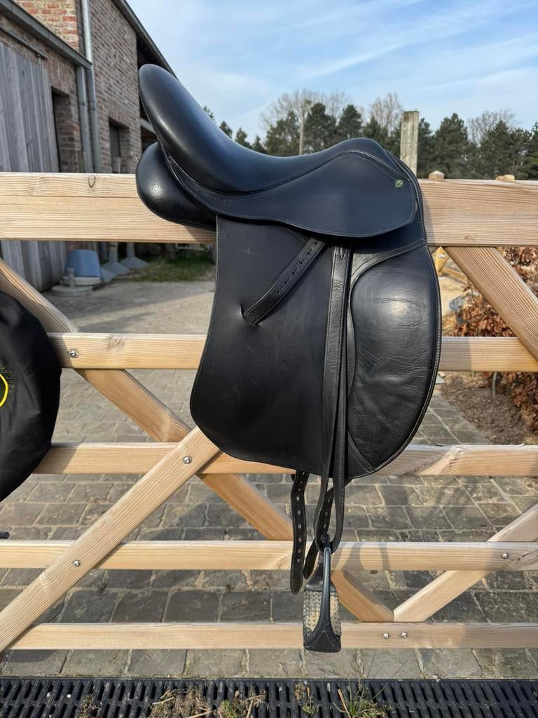 LJ Dressuur Zadel 17”, Dieren en Toebehoren, Paarden en Pony's | Zadels, Ophalen, Zo goed als nieuw, Dressuur