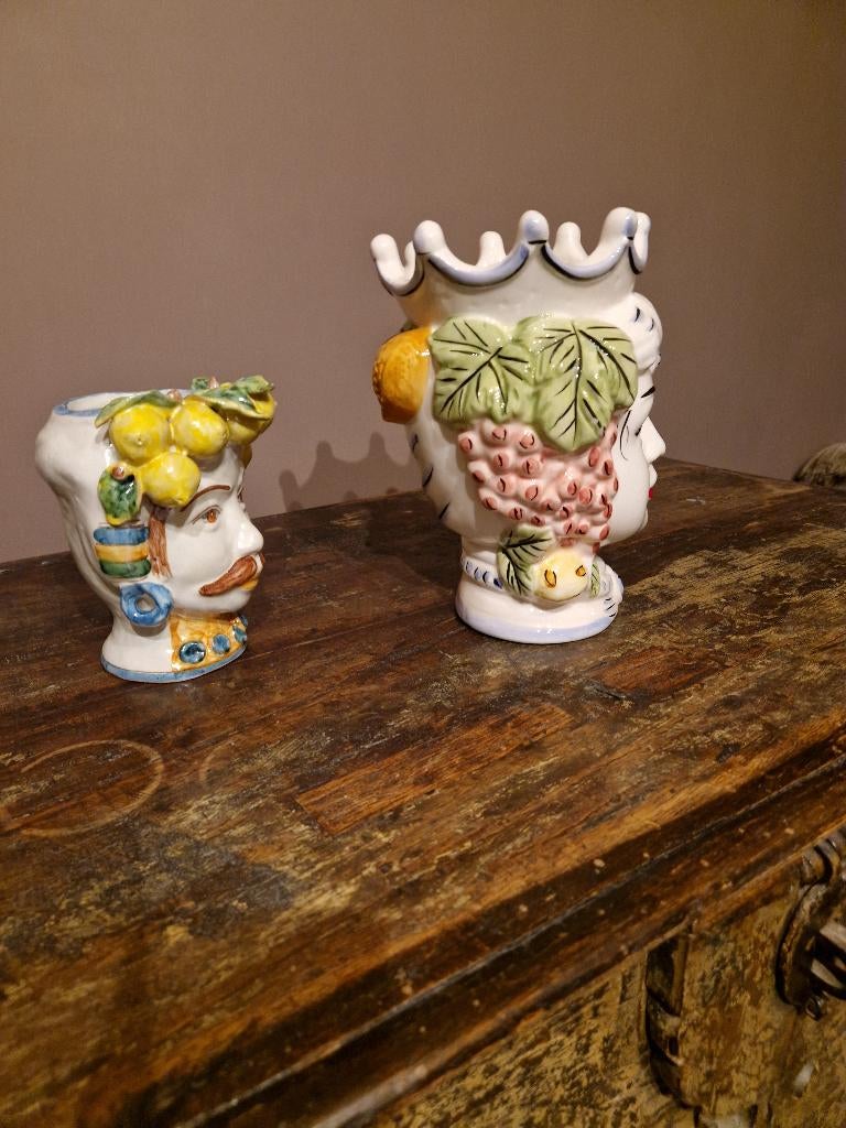 Paar Siciliaanse hoofden in Caltagyron keramiek, Enlèvement ou Envoi