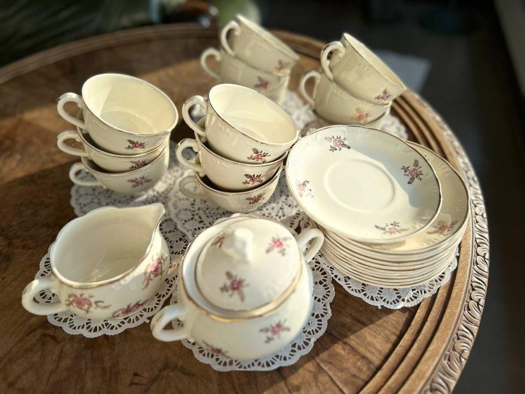 Vintage Tea Set Boch (Royal Boch), Belgium Price 100€, Maison & Meubles, Enlèvement ou Envoi, Comme neuf, Porcelaine, Autres types