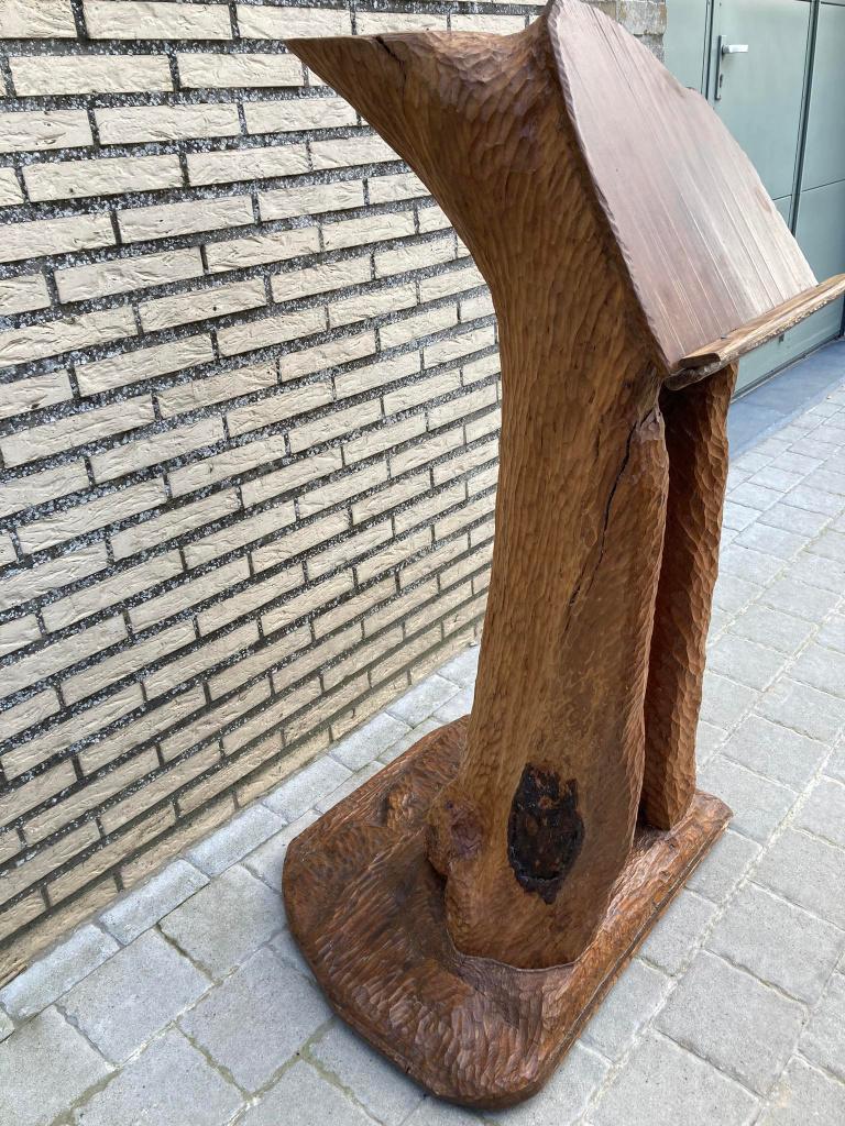 Grote lezenaar / boekensteun in hout gesneden, Ophalen