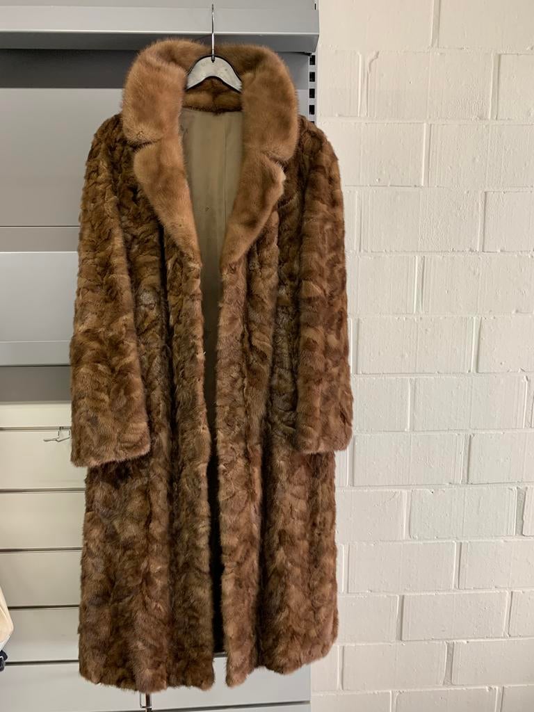 Bruine zeer mooie echte nertsmantel, Ophalen, Zo goed als nieuw, Maat 42/44 (L), Bruin