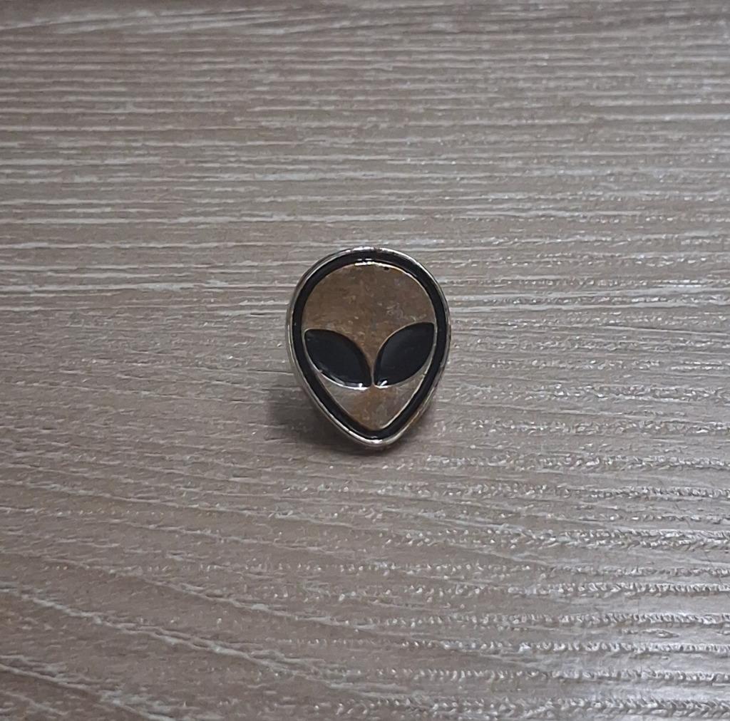 PIN - ALIEN - EXTRA-TERRESTRE, Envoi, Utilisé, Figurine, Insigne ou Pin's