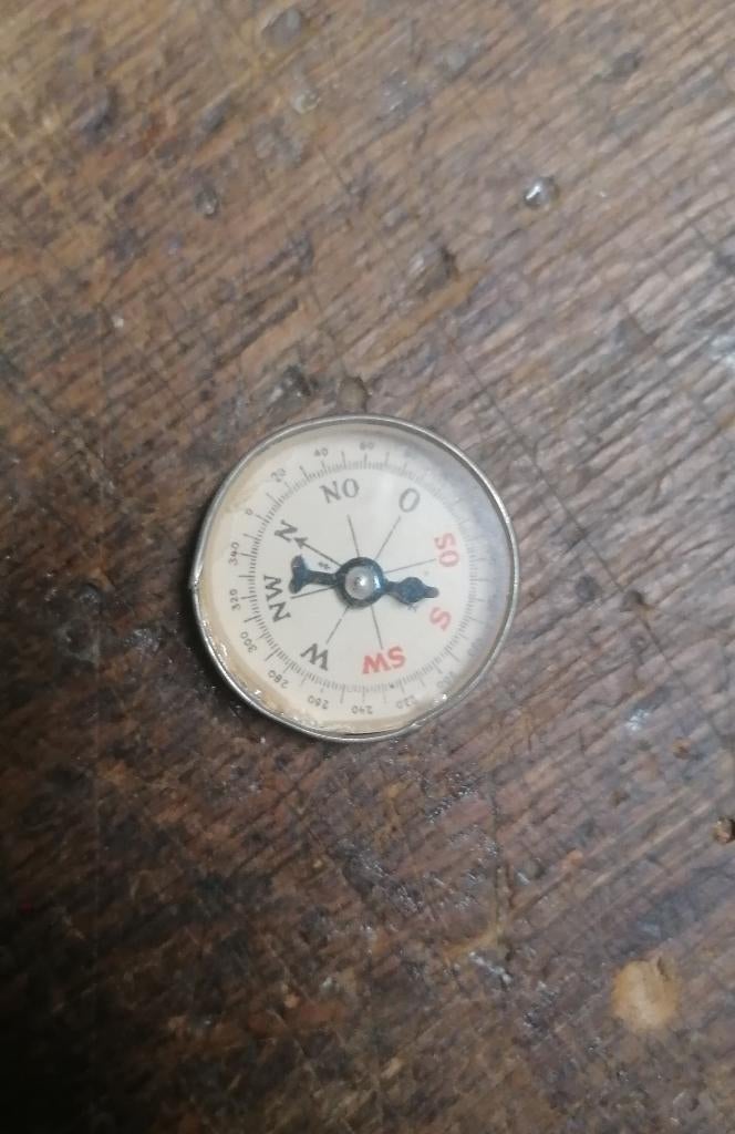Boussole militaire évasion WW2, Collections, Objets militaires | Seconde Guerre mondiale, Enlèvement ou Envoi