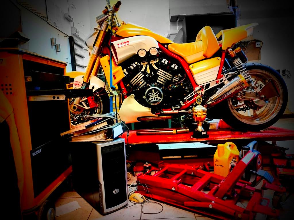 Yamaha Vmax 1500, Motos, Motos | Yamaha, Particulier, SuperMoto, plus de 35 kW, 4 cylindres, Transmission par cardan, Éclairage LED