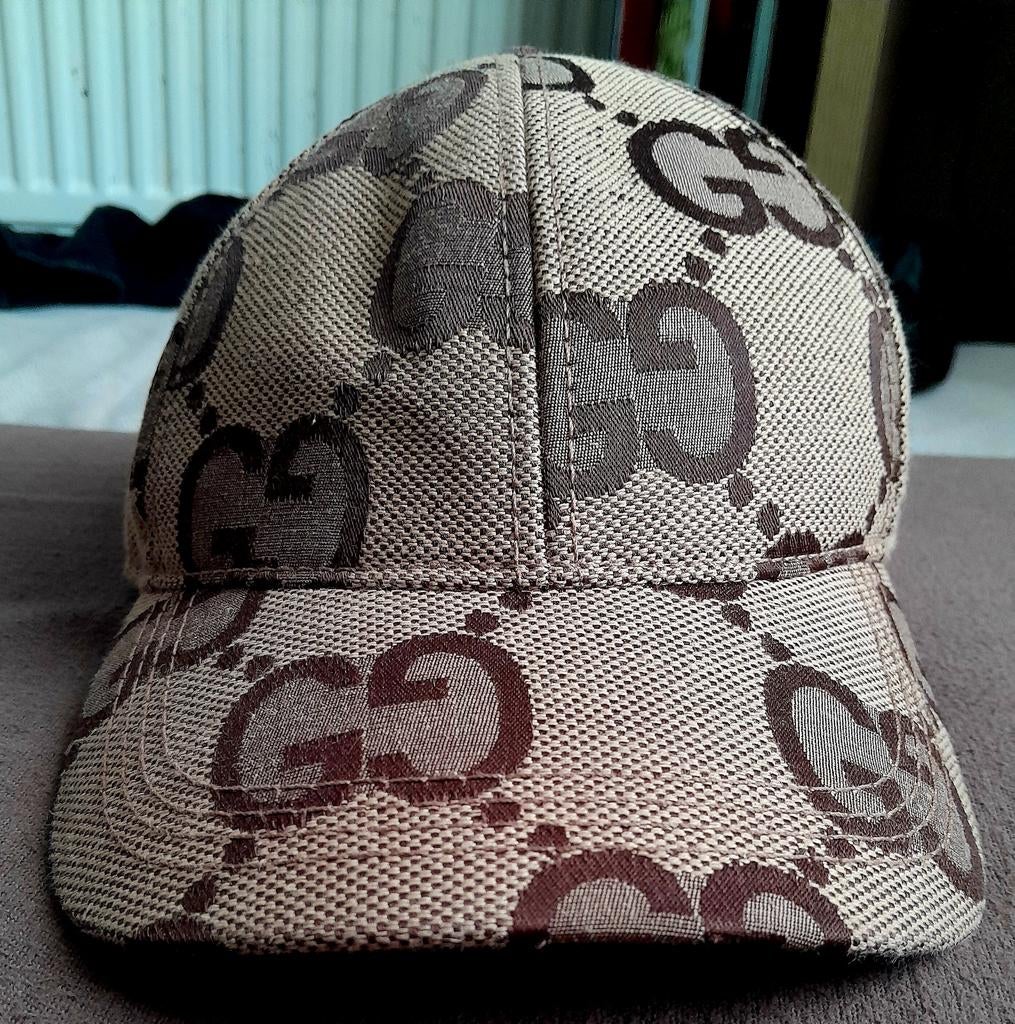 Jumbo Gucci, Enlèvement ou Envoi, Casquette