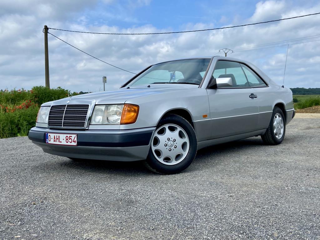 Mercedes-Benz W 124 - 230 CE - 102.000 km - bijna nieuw!, Auto's, Automaat, 4 zetels, Achterwielaandrijving, Zwart