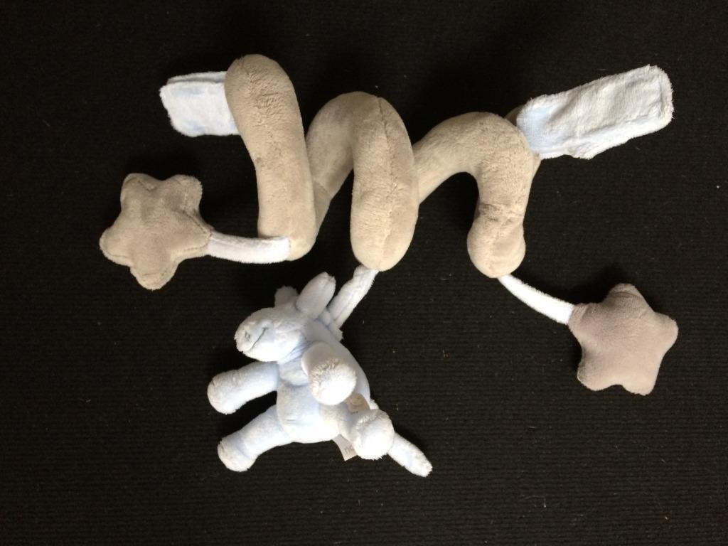 Jeu/spirale Noukie's poudre d'étoiles bleu pour maxi-cosi, Enfants & Bébés, Enlèvement, Comme neuf, Autres types, Sonore