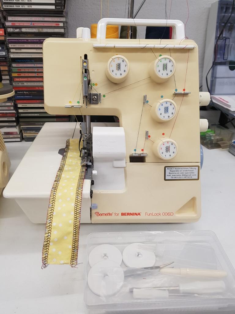 Bernina 006D  lockmachine met 1 jaar garantie ledverlichting, Hobby en Vrije tijd, Naaimachines en Toebehoren, Zo goed als nieuw
