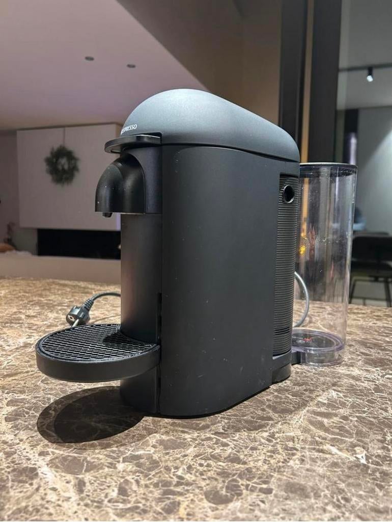 Vertuo plus nespresso koffiemachine + 48 capsules, Ophalen, Zo goed als nieuw, Koffiemachine