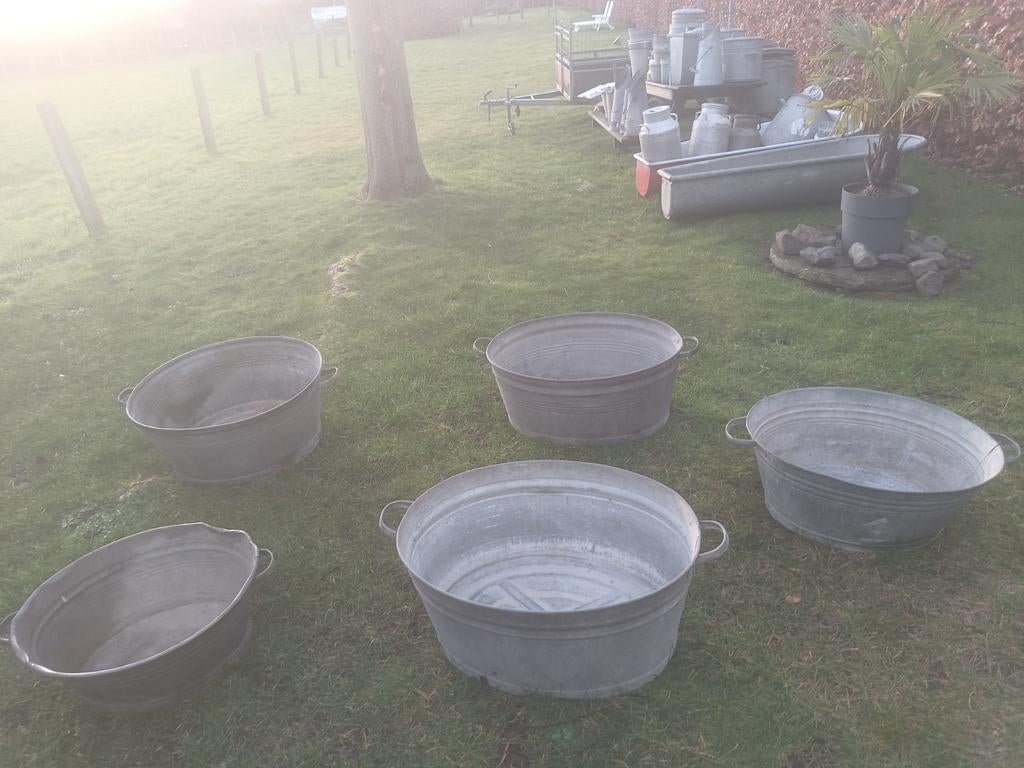 Divers grands bacs étanches en zinc, Enlèvement