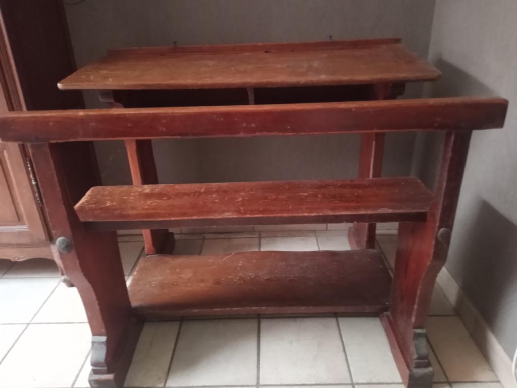 Bureau d'école double ancien. Brown en bon état., Enlèvement