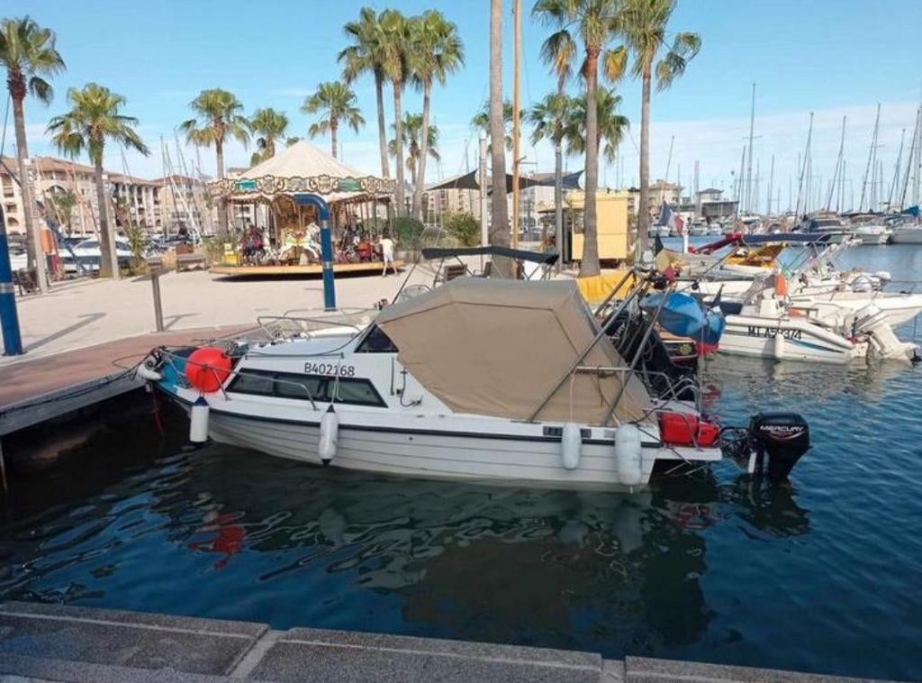 Bateau cabine 5m90 moteur in-bord et hors-bord., Sports nautiques & Bateaux, Speedboat, Utilisé, 3 à 6 mètres, Essence, 70 à 120 ch