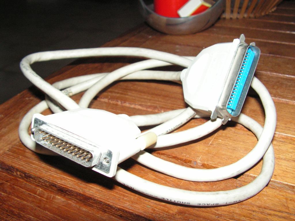 Câble HP Centronics 2 m DB25 mâle vers 36 Centronics mâle., Informatique & Logiciels, Enlèvement ou Envoi, Comme neuf