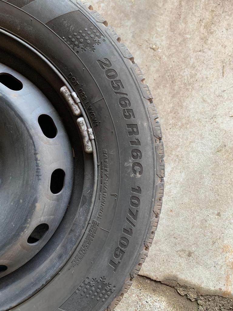 ️ 4 winterbanden op velg – 205/65 R16 ️, Auto diversen, Autosport-onderdelen, Zo goed als nieuw, Ophalen