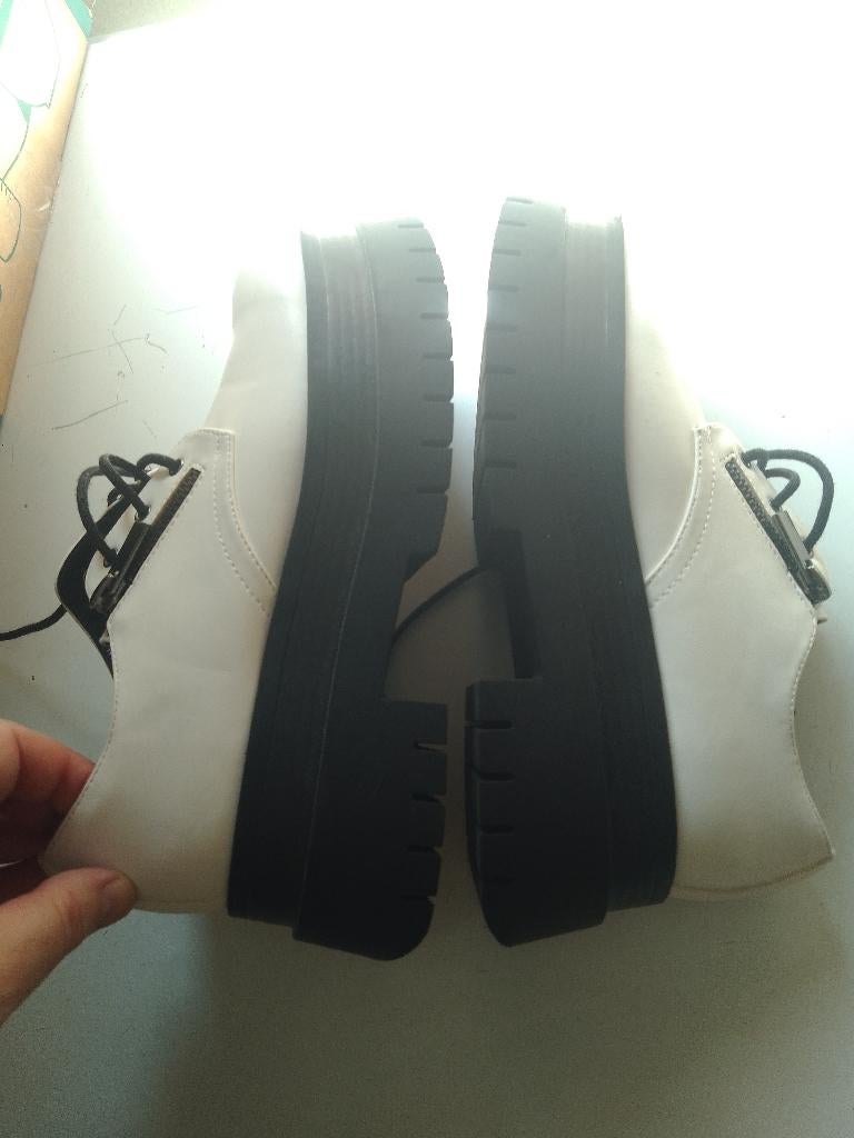 nieuwe schoenen creme kleur maat 37 Bershka, Kleding | Dames, Schoenen, Verzenden, Overige typen, Nieuw, Bershka