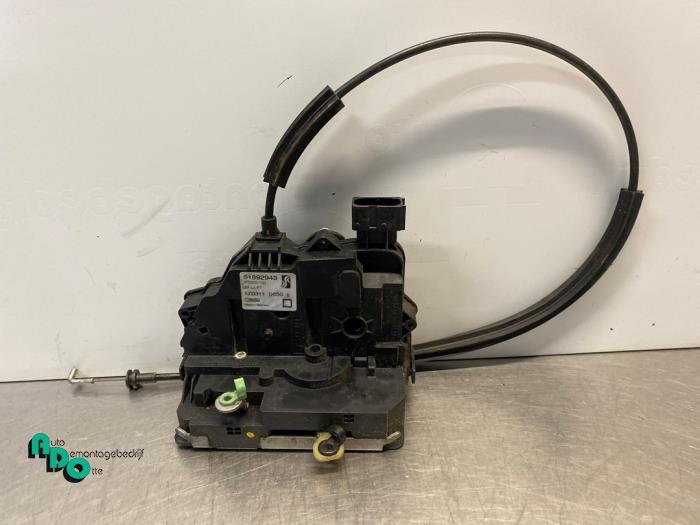 Serrure portière mécanique 2portes gauche d'un Fiat Punto, Autos : Pièces & Accessoires, -, 3 mois de garantie, Utilisé, Fiat